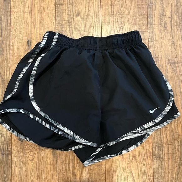 Nike Running Shorts - Picture 6 of 6